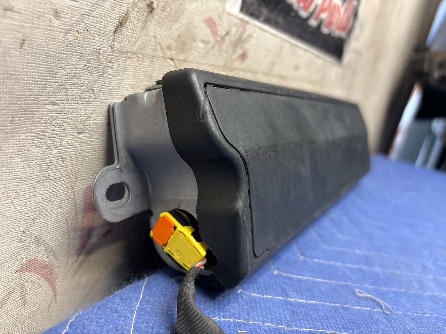 2014-2016 Chevrolet impala driver knee airbag (23196891)