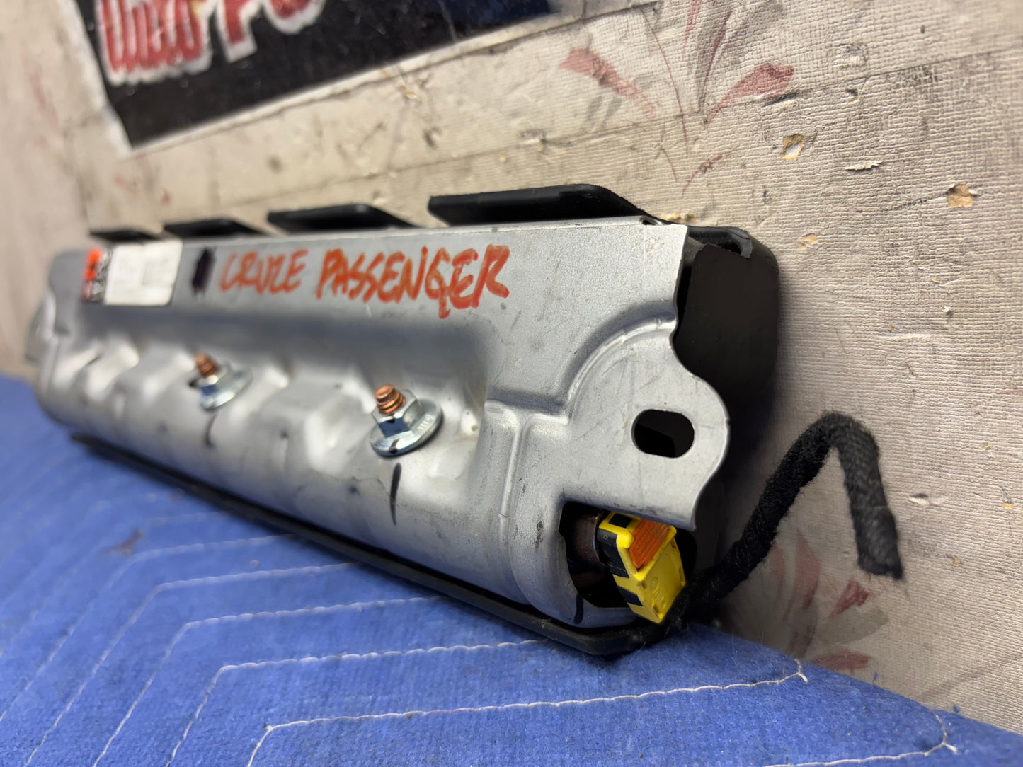 2016-2017 Chevrolet Cruze passenger knee airbag (39066823)