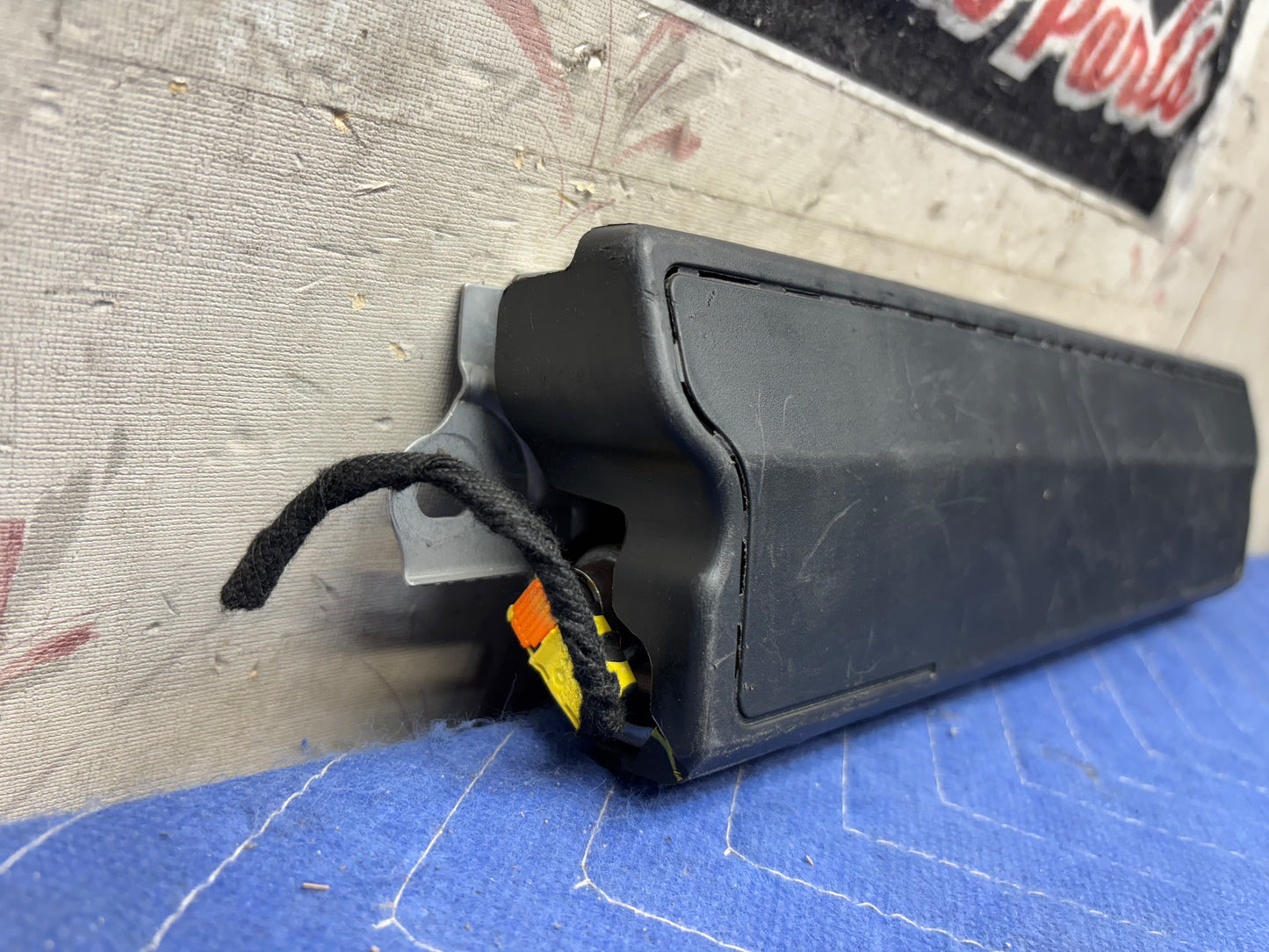 2016-2017 Chevrolet Cruze passenger knee airbag (39066823)