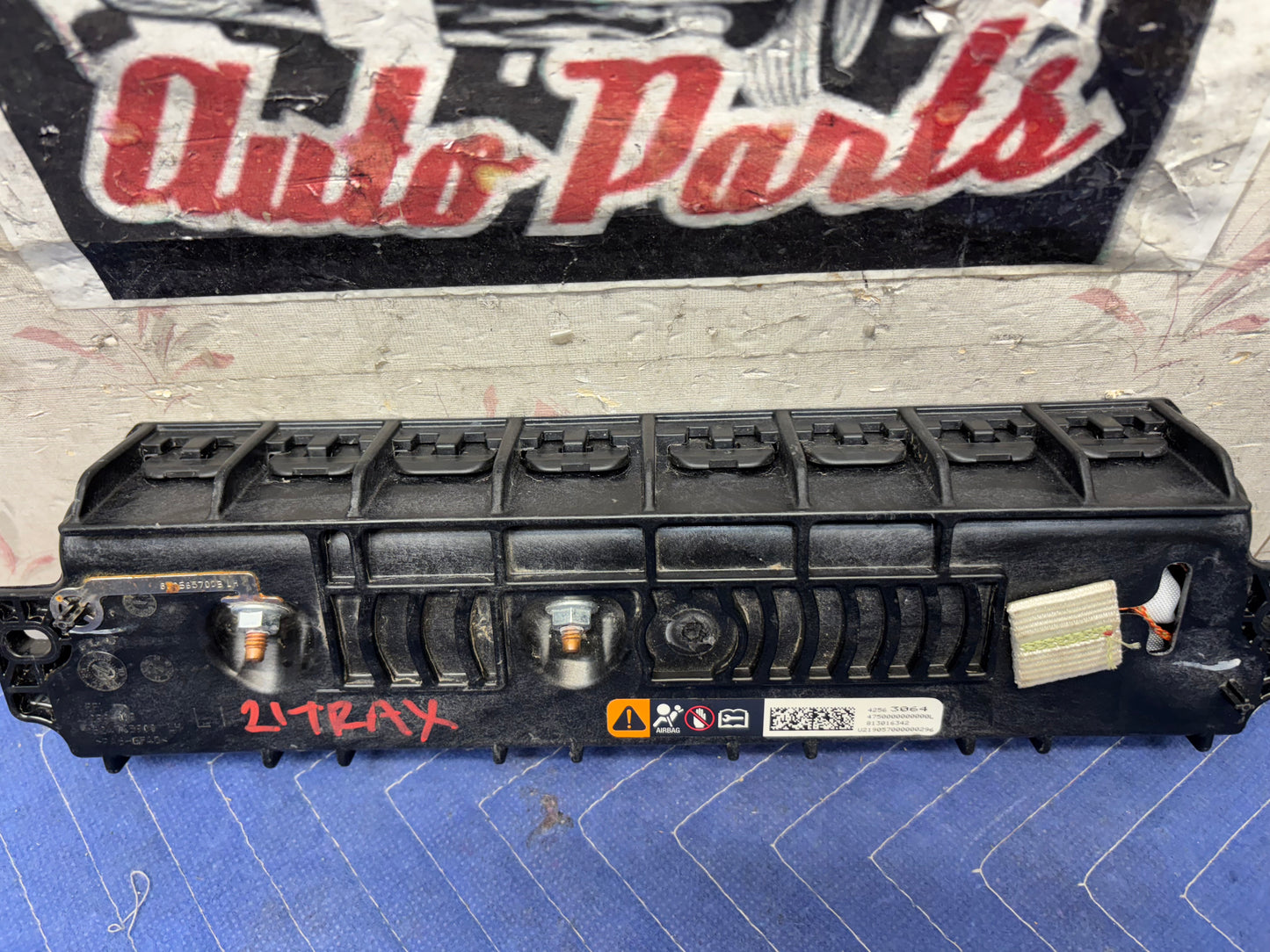 2018-2021 CHEVROLET TRAX DRIVER KNEE AIRBAG (42563064)