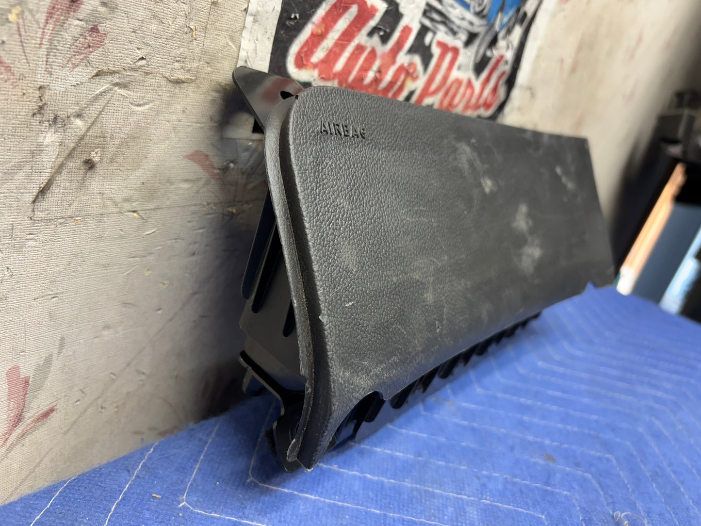 2013-2016 CHEVROLET CRUZE DRIVER KNEE AIRBAG (95910046)