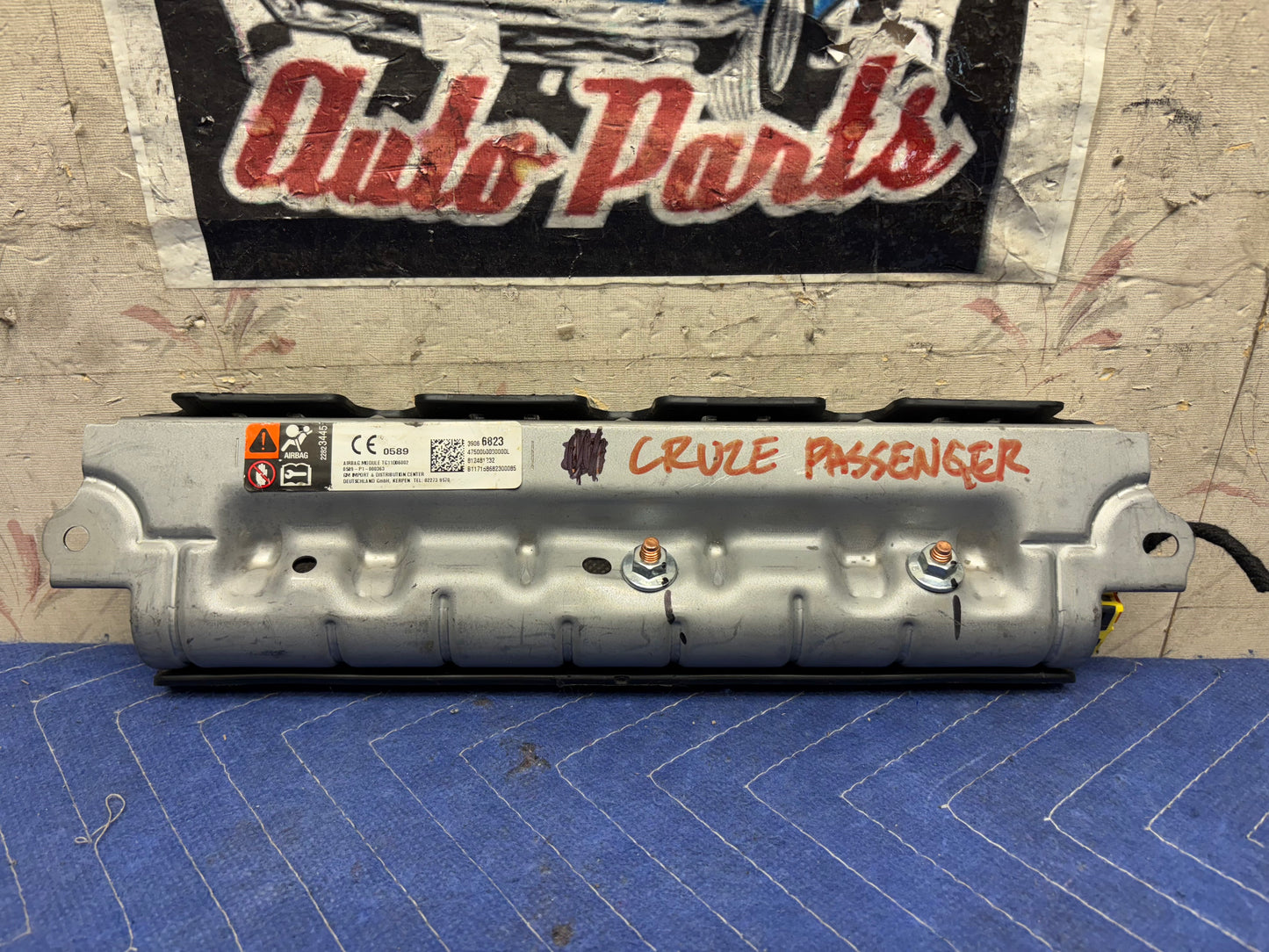 2016-2017 Chevrolet Cruze passenger knee airbag (39066823)
