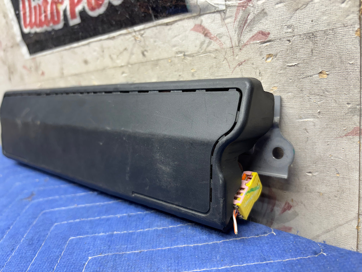 2016-2024 Chevrolet Malibu passenger knee airbag (23420286)