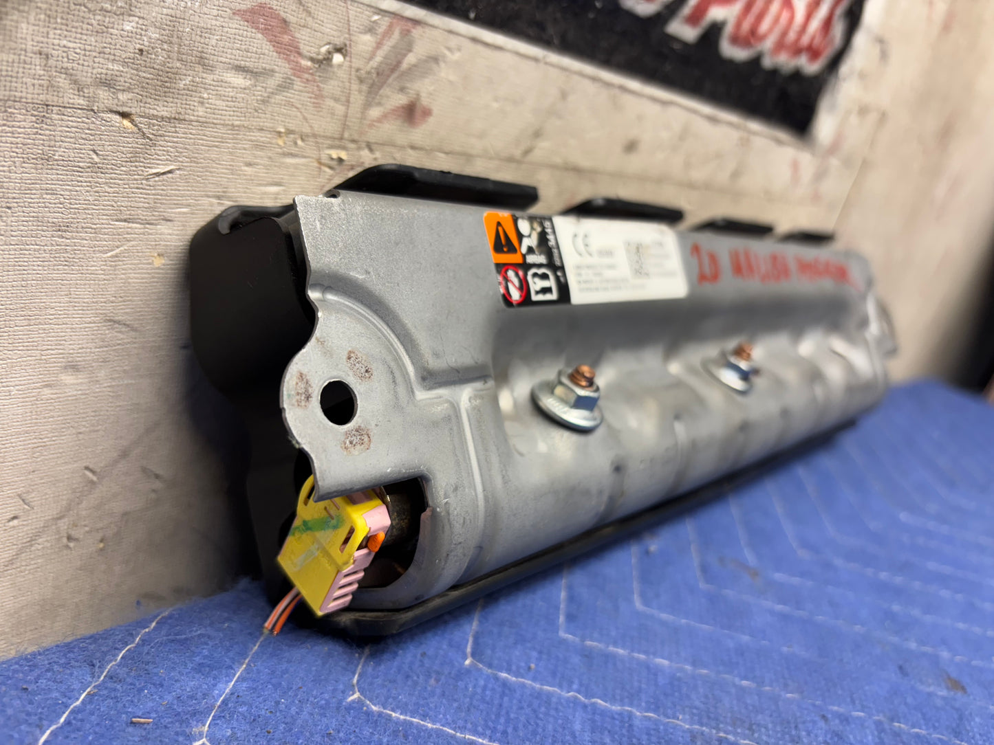2016-2024 Chevrolet Malibu passenger knee airbag (23420286)