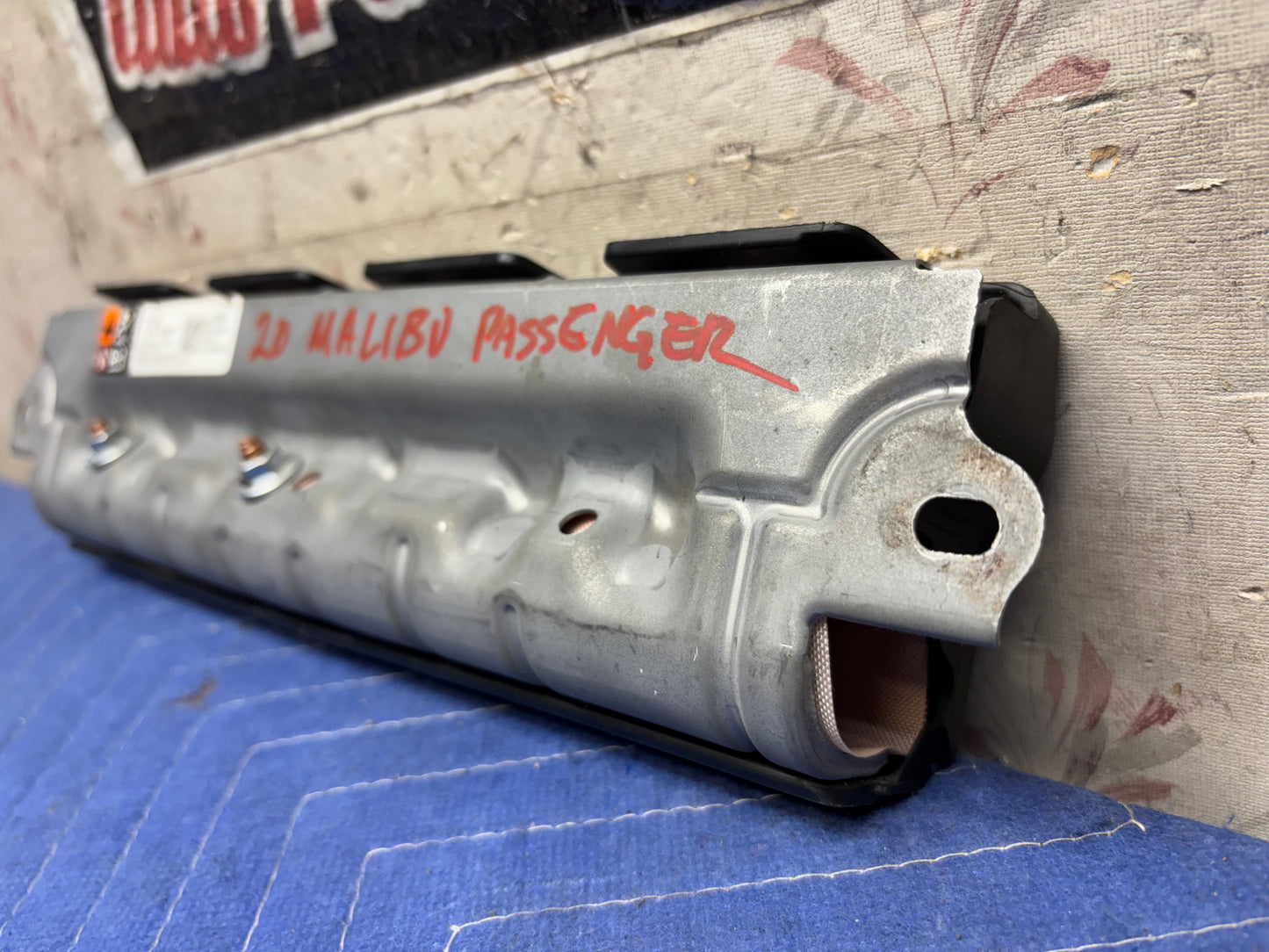 2016-2024 Chevrolet Malibu passenger knee airbag (23420286)