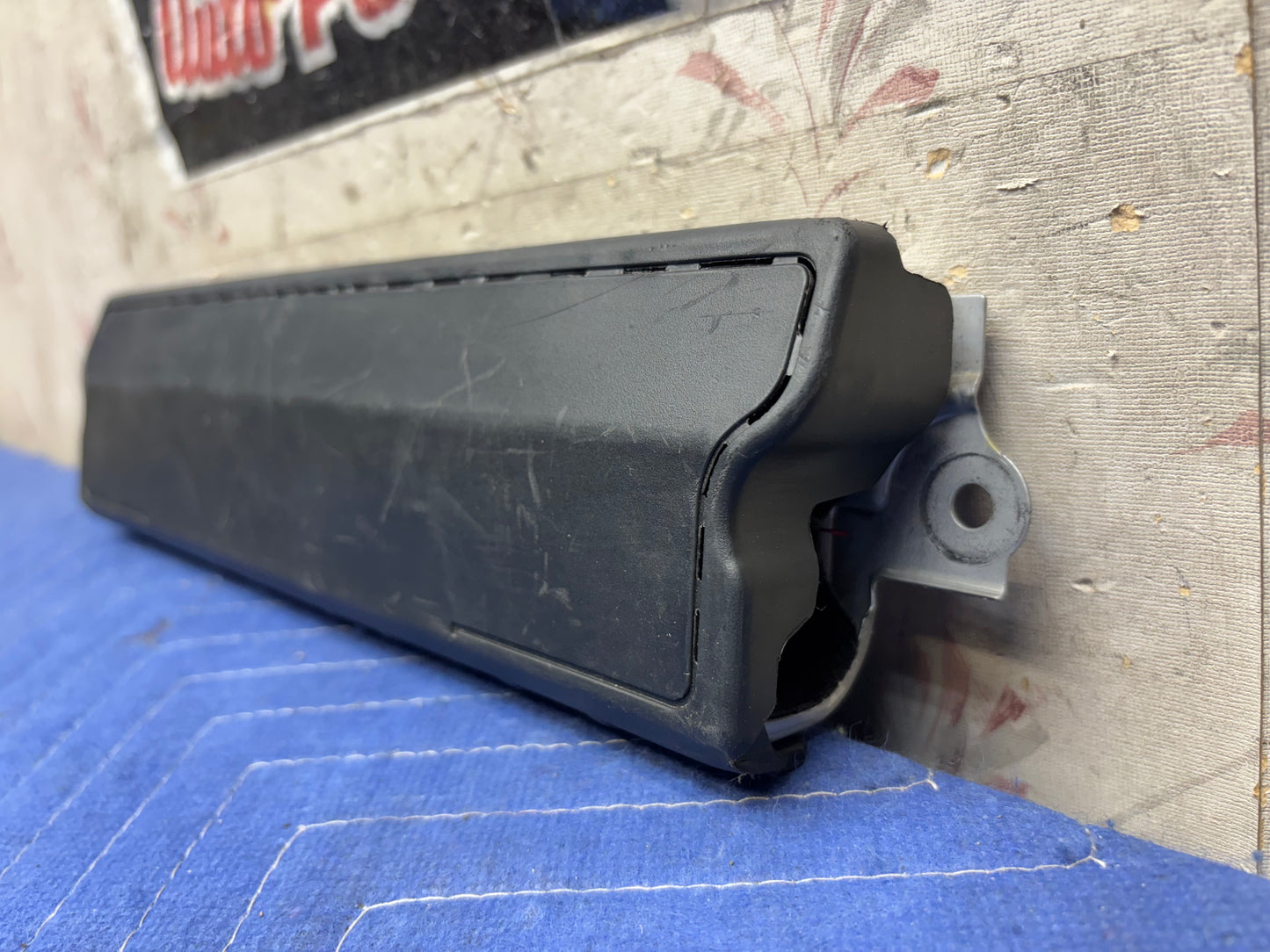 2016-2017 Chevrolet Cruze passenger knee airbag (39066823)
