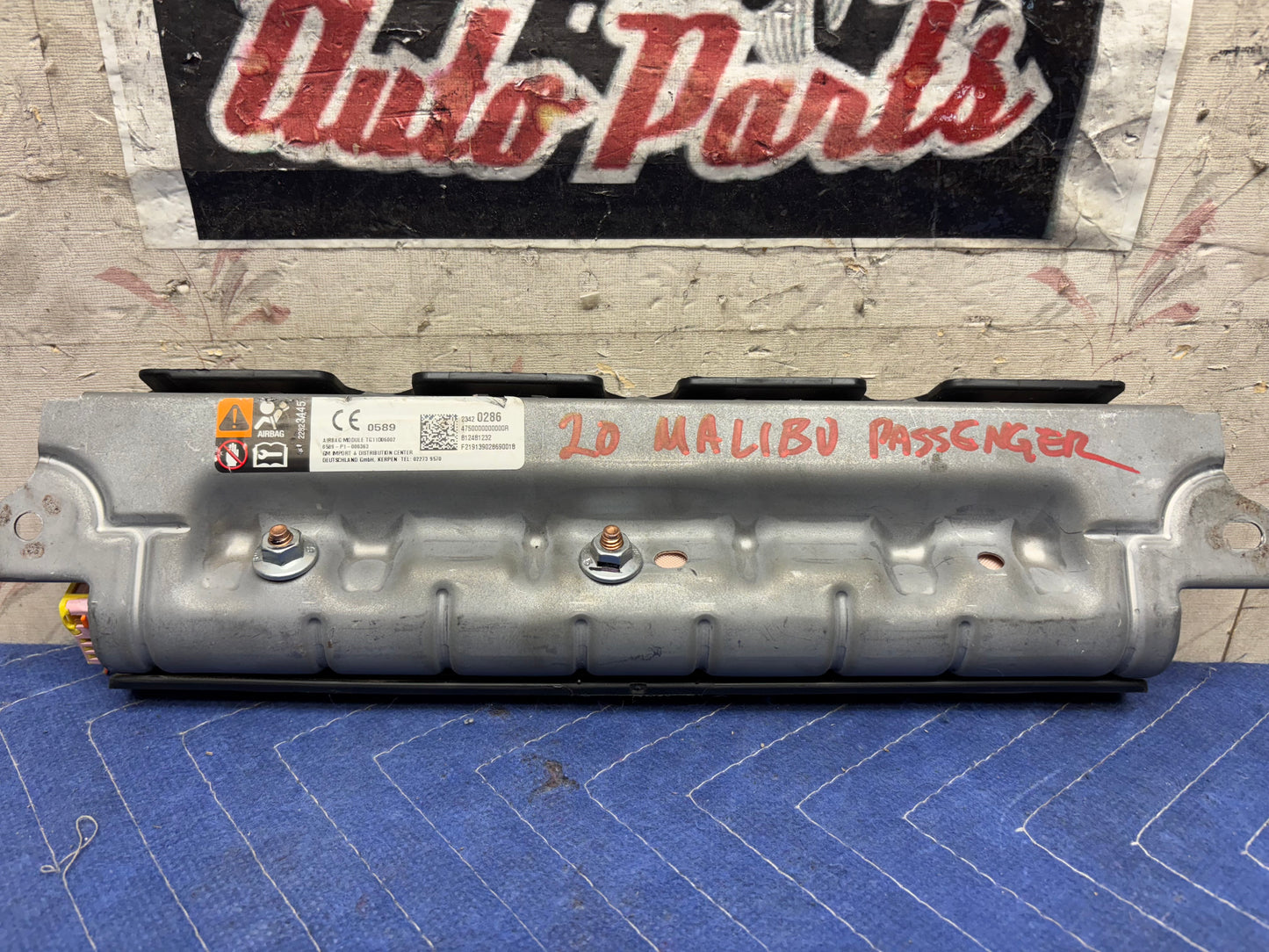 2016-2024 Chevrolet Malibu passenger knee airbag (23420286)