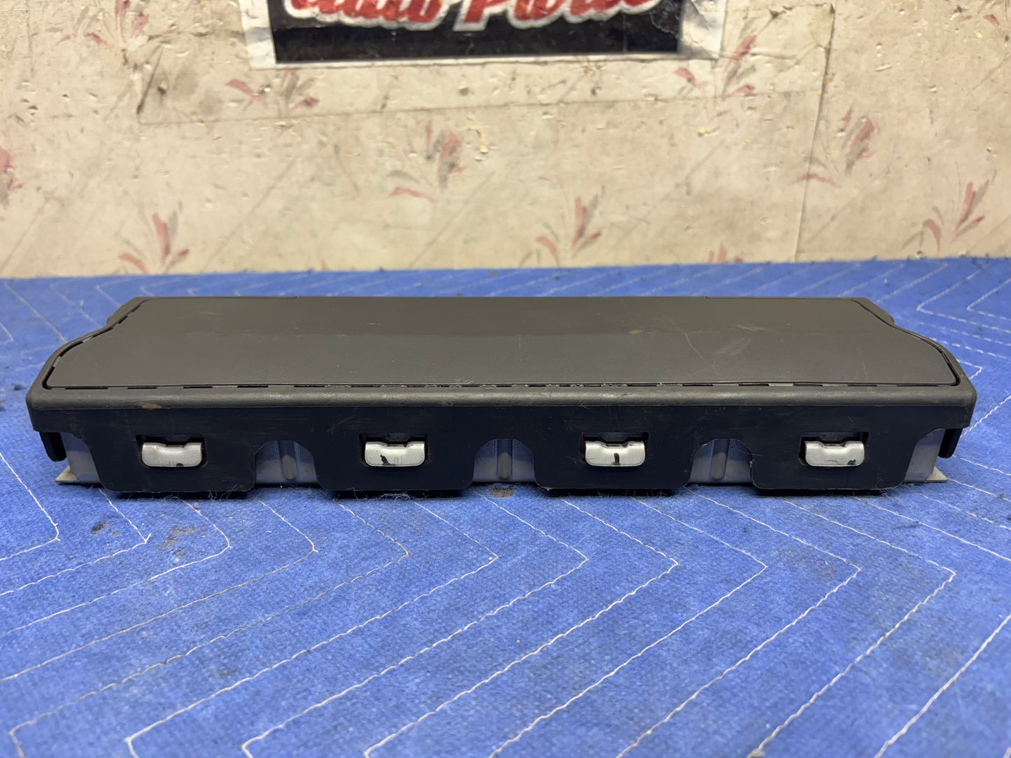 2016-2024 Chevrolet Malibu passenger knee airbag (23420286)