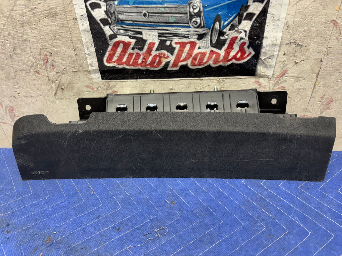 2011-2016 CHEVROLET CRUZE PASSENGER KNEE AIRBAG (95910049)