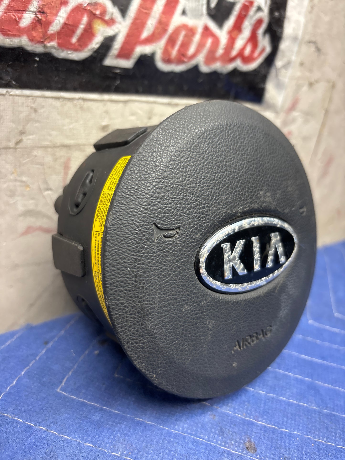 2010-2013 KIA FORTE STEERING WHEEL AIRBAG (1m56900020)