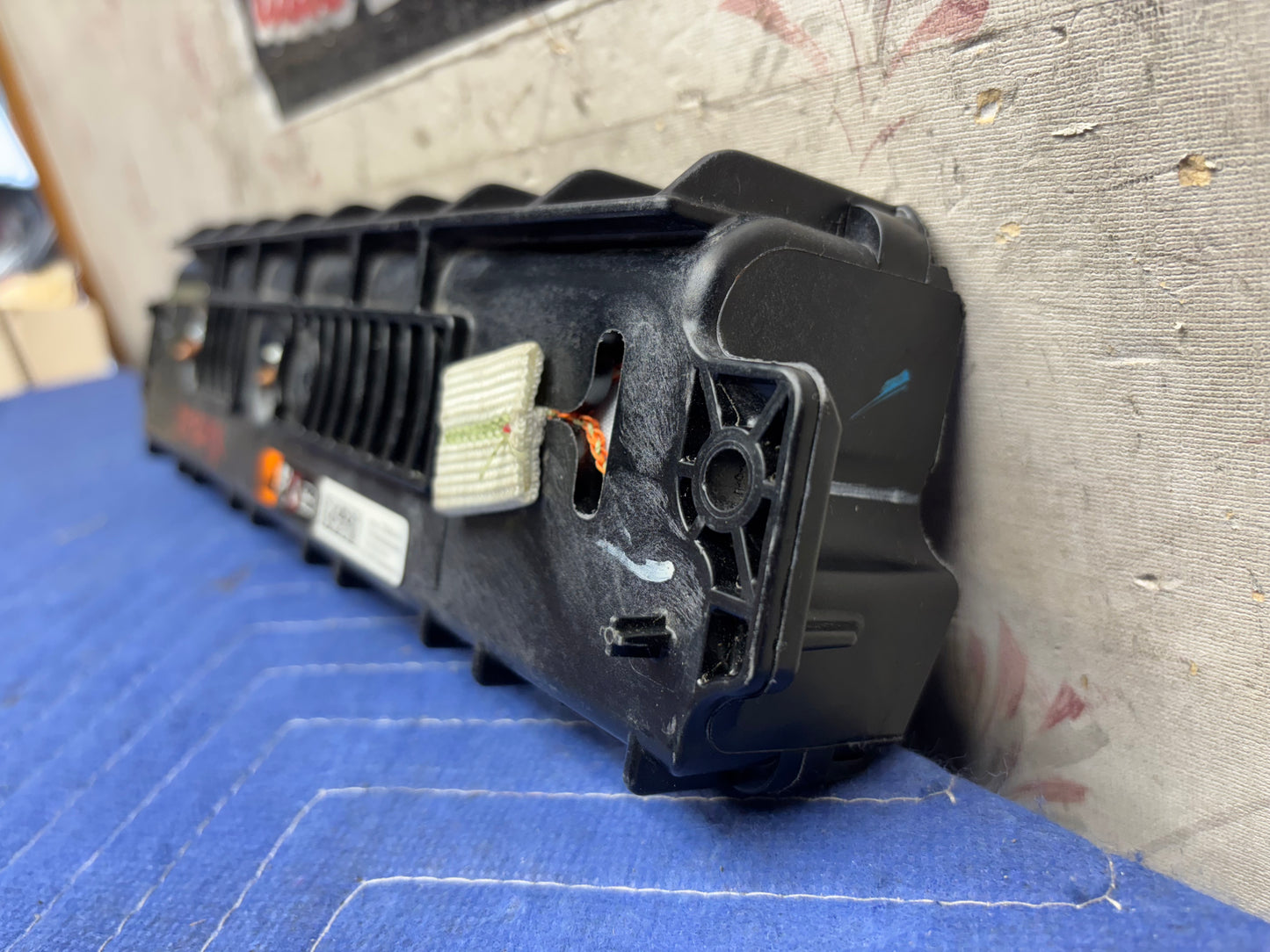 2018-2021 CHEVROLET TRAX DRIVER KNEE AIRBAG (42563064)