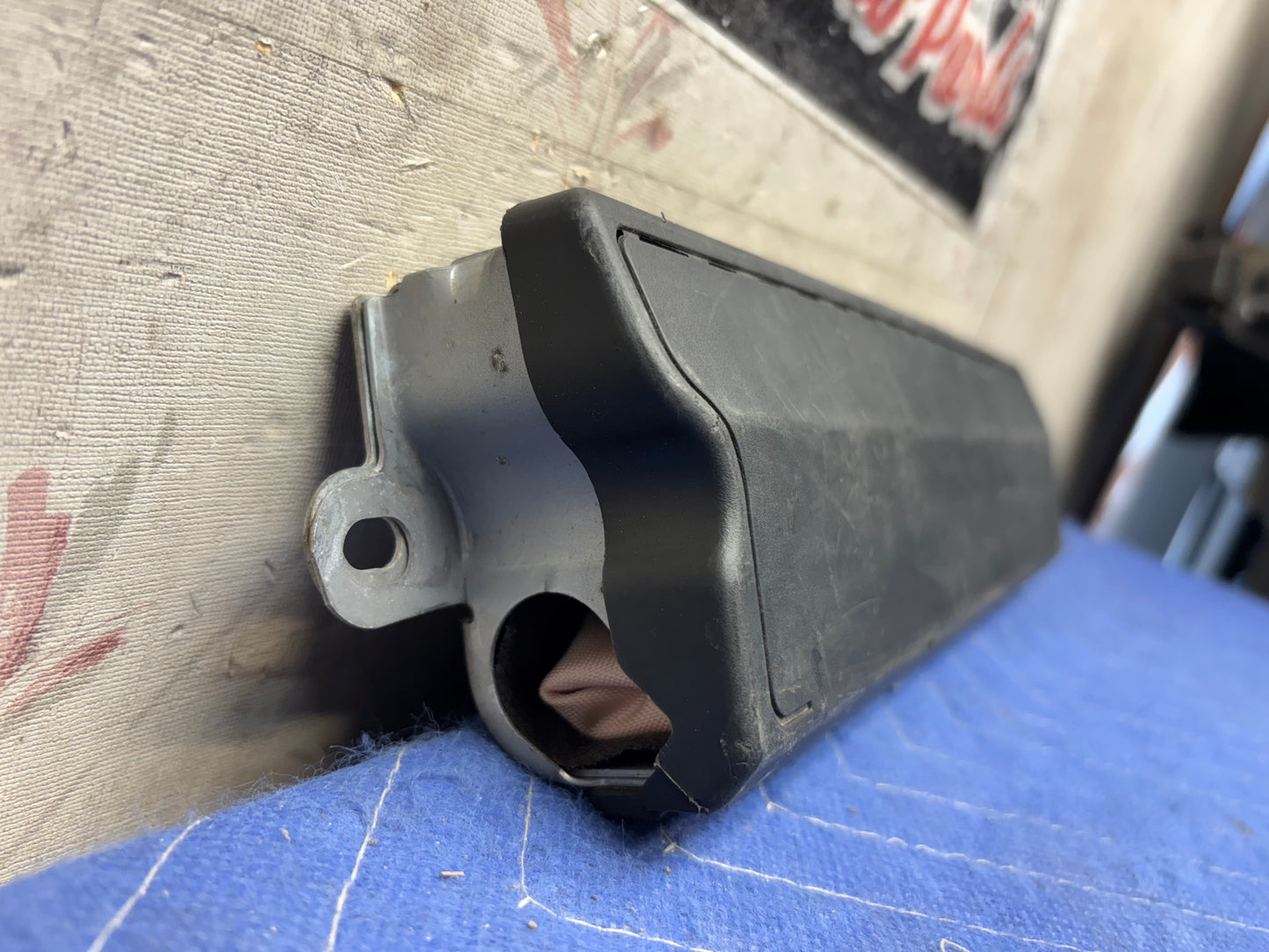 2014-2016 Chevrolet Impala passenger knee airbag (23196892)
