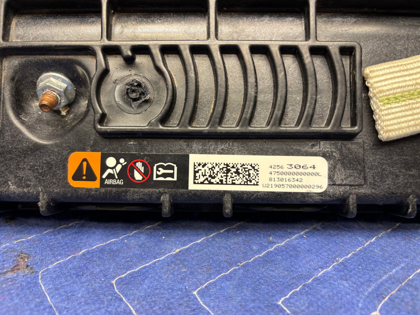 2018-2021 CHEVROLET TRAX DRIVER KNEE AIRBAG (42563064)