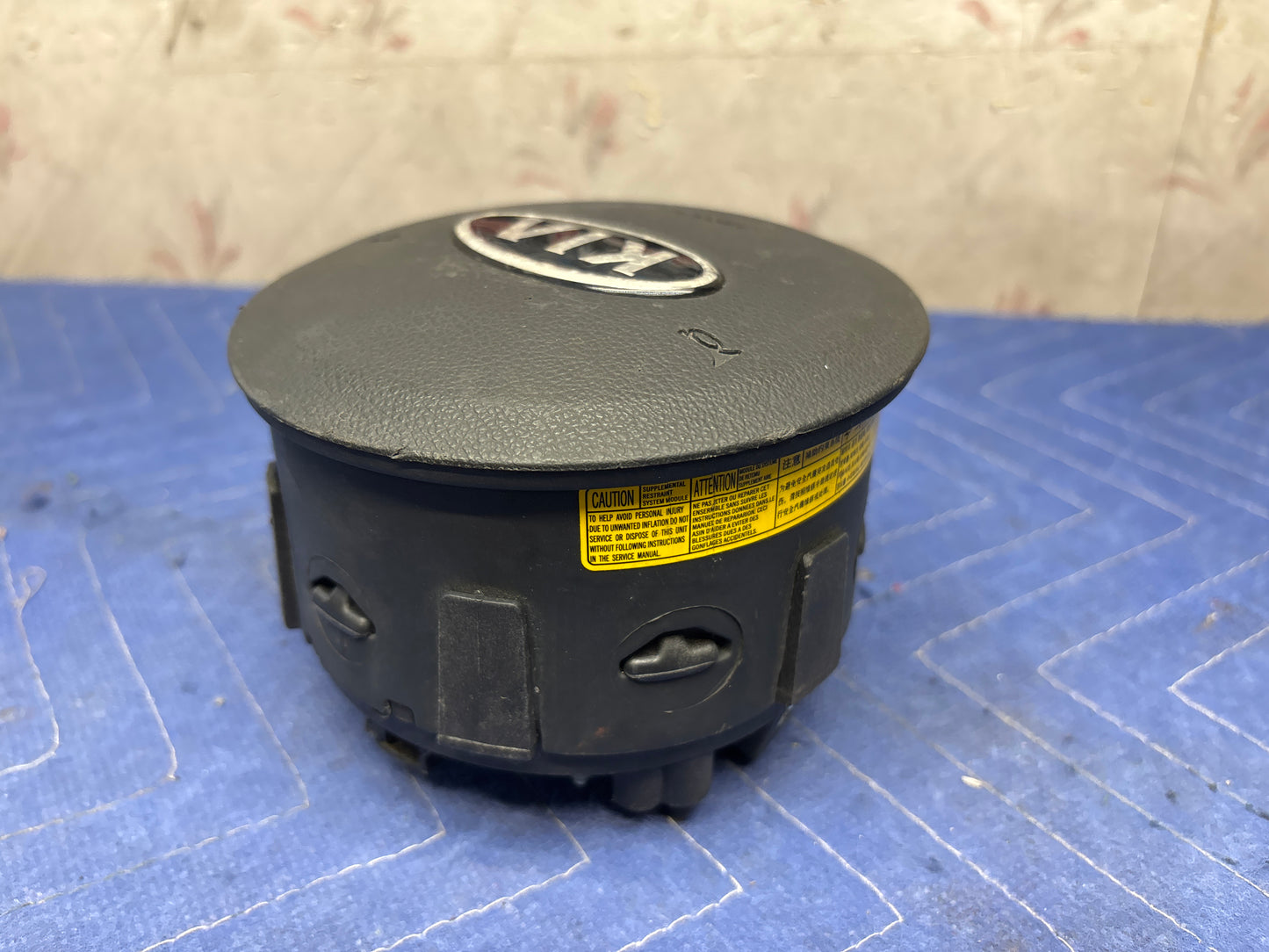 2010-2013 KIA FORTE STEERING WHEEL AIRBAG (1m56900020)