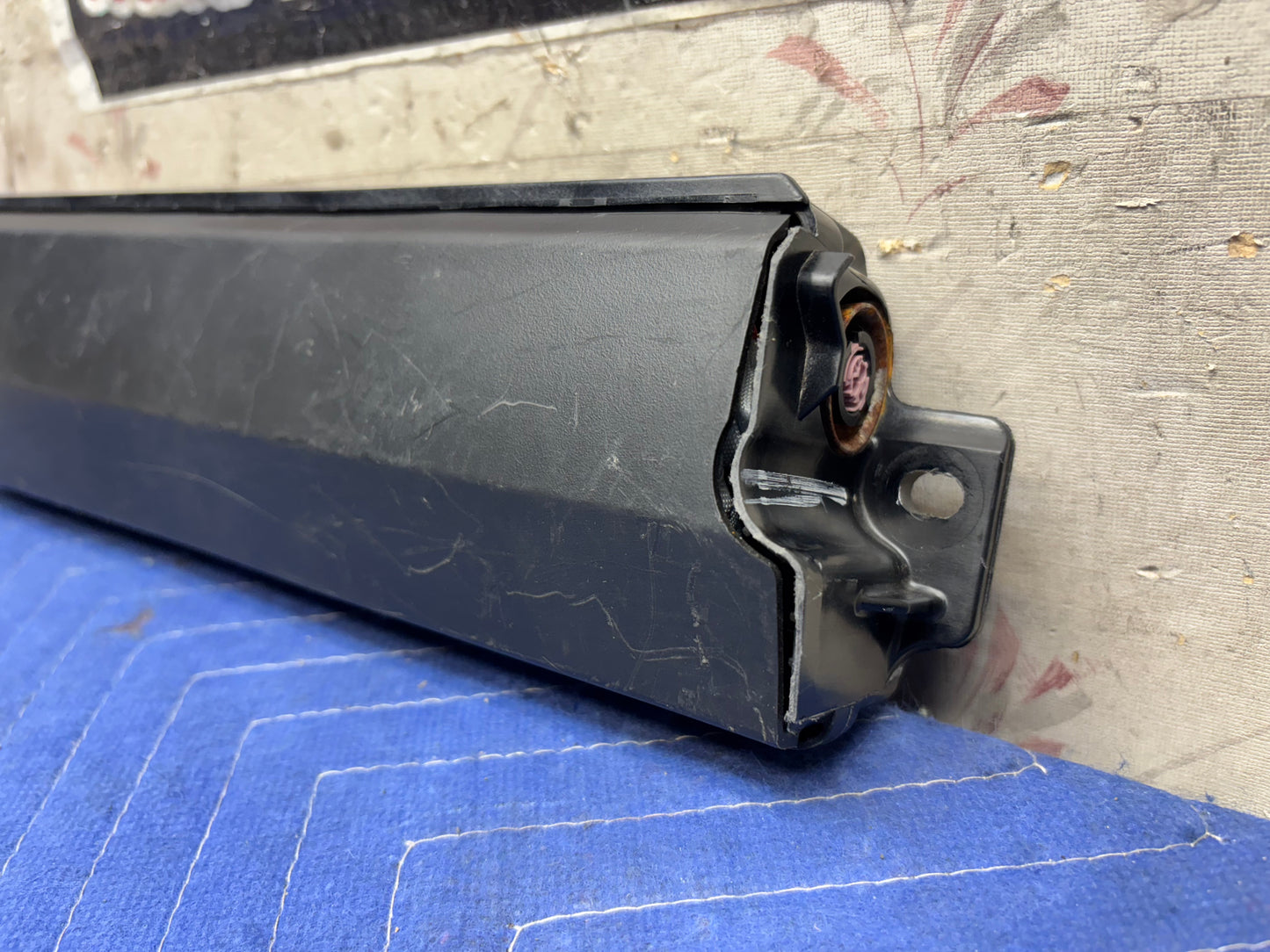 2018-2021 CHEVROLET TRAX DRIVER KNEE AIRBAG (42563064)