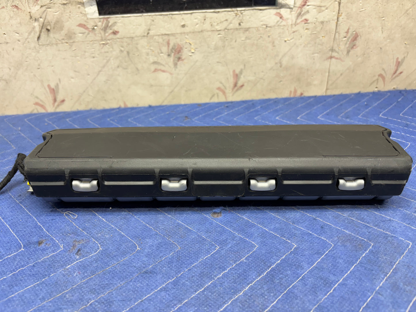 2016-2017 Chevrolet Cruze passenger knee airbag (39066823)
