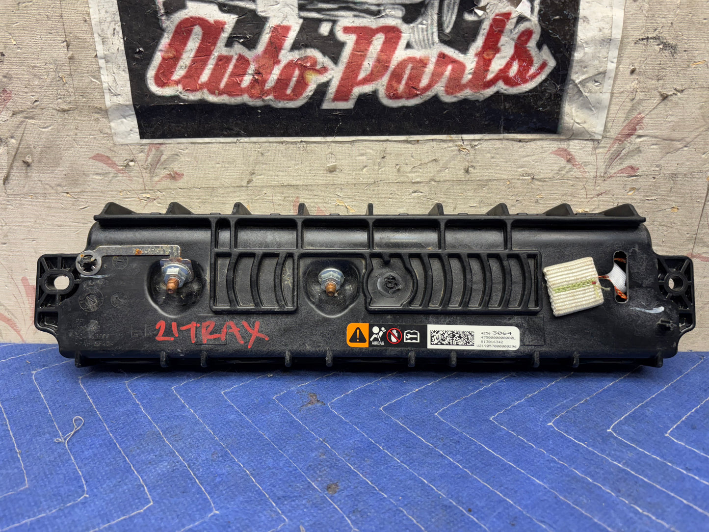 2018-2021 CHEVROLET TRAX DRIVER KNEE AIRBAG (42563064)