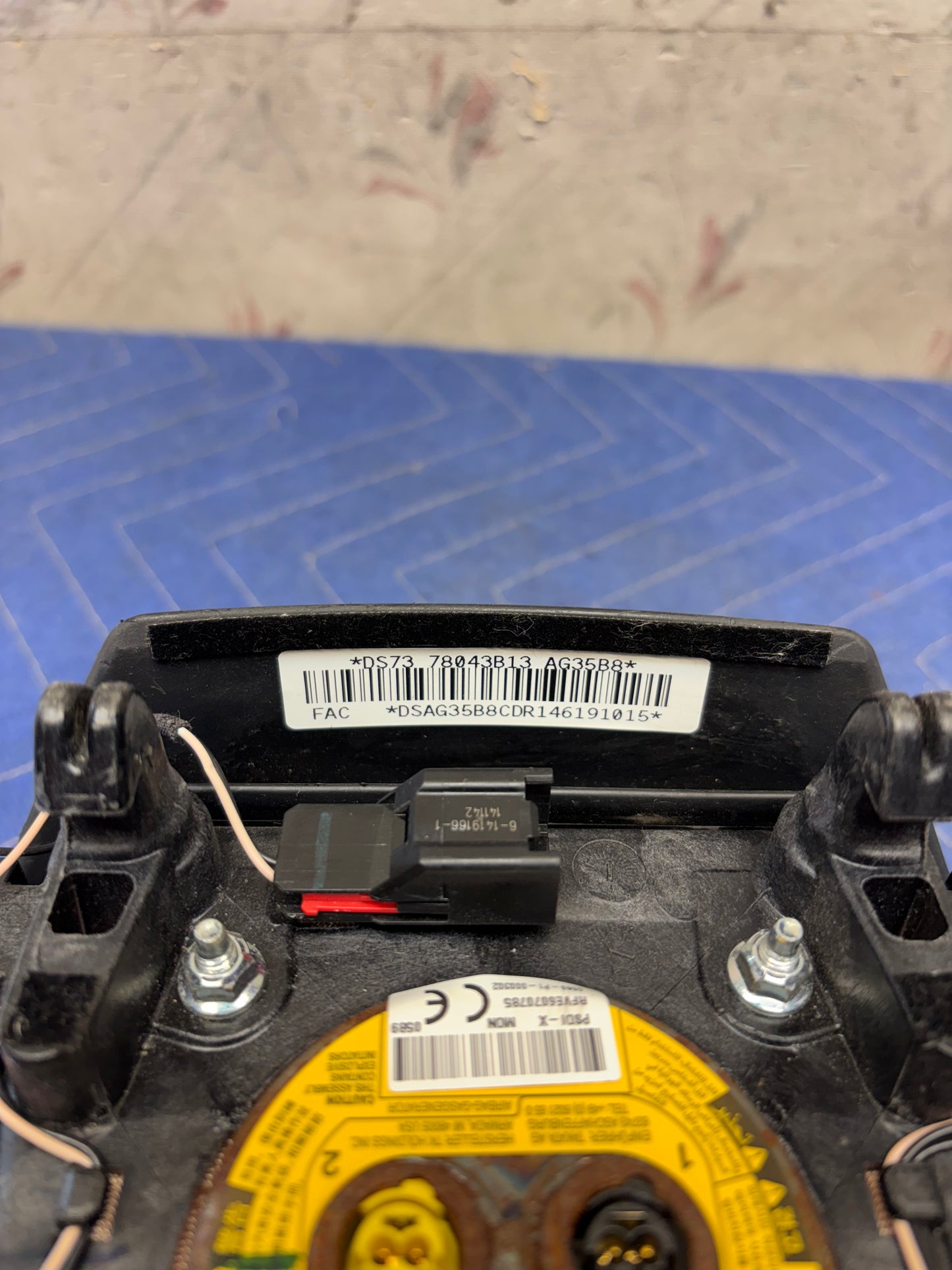 2013-2017 FORD FUSION STEERING WHEEL AIRBAG (DS73-78043b13-ag35b8)
