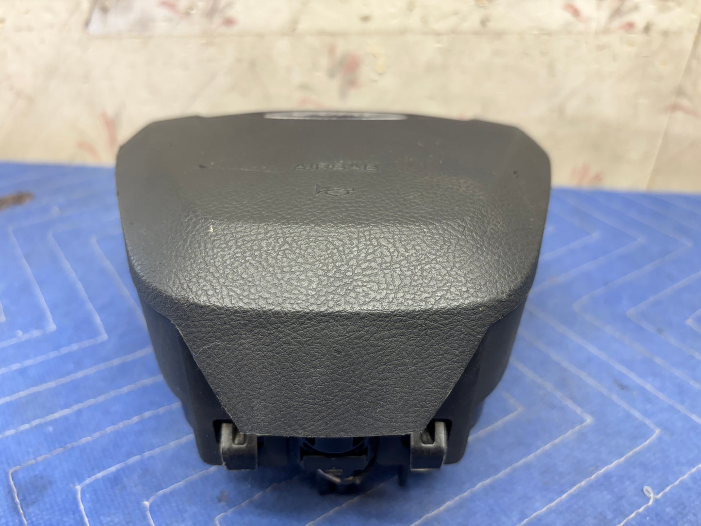 2013-2017 FORD FUSION STEERING WHEEL AIRBAG (DS73-78043b13-ag35b8)