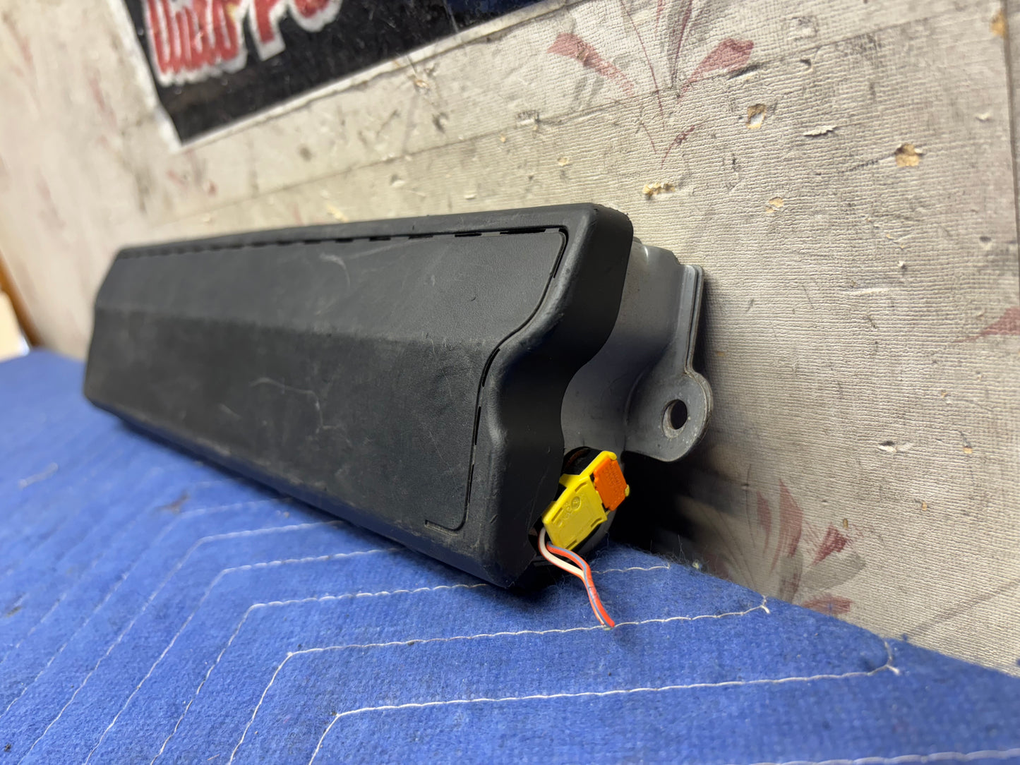 2014-2016 Chevrolet Impala passenger knee airbag (23196892)