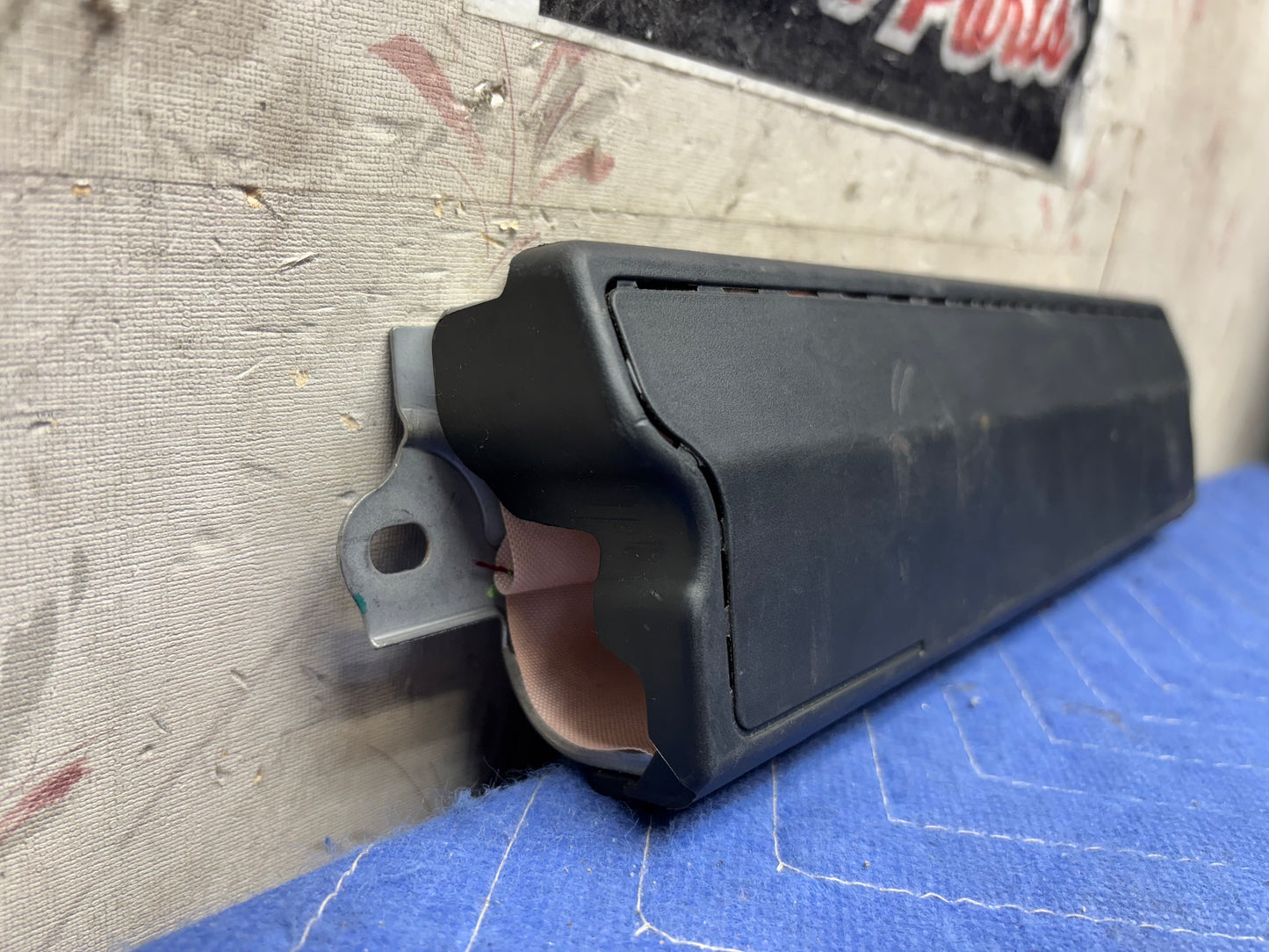 2016-2024 Chevrolet Malibu passenger knee airbag (23420286)